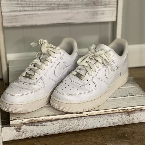 White Nike Air Force 1 ‘07. Size 8 - Picture 1 of 8